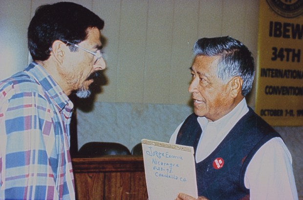 Platica con César Chávez que tuvo lugar en el salón del Sindicato de Electricistas de El Paso, Texas, en marzo de 1993, un mes antes de su fallecimiento. 